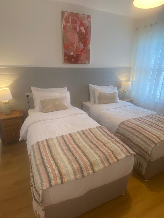 Racecourse View Hotel Листоуел Екстериор снимка