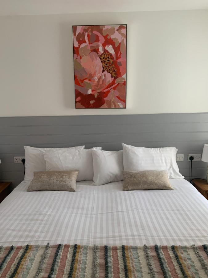Racecourse View Hotel Листоуел Екстериор снимка
