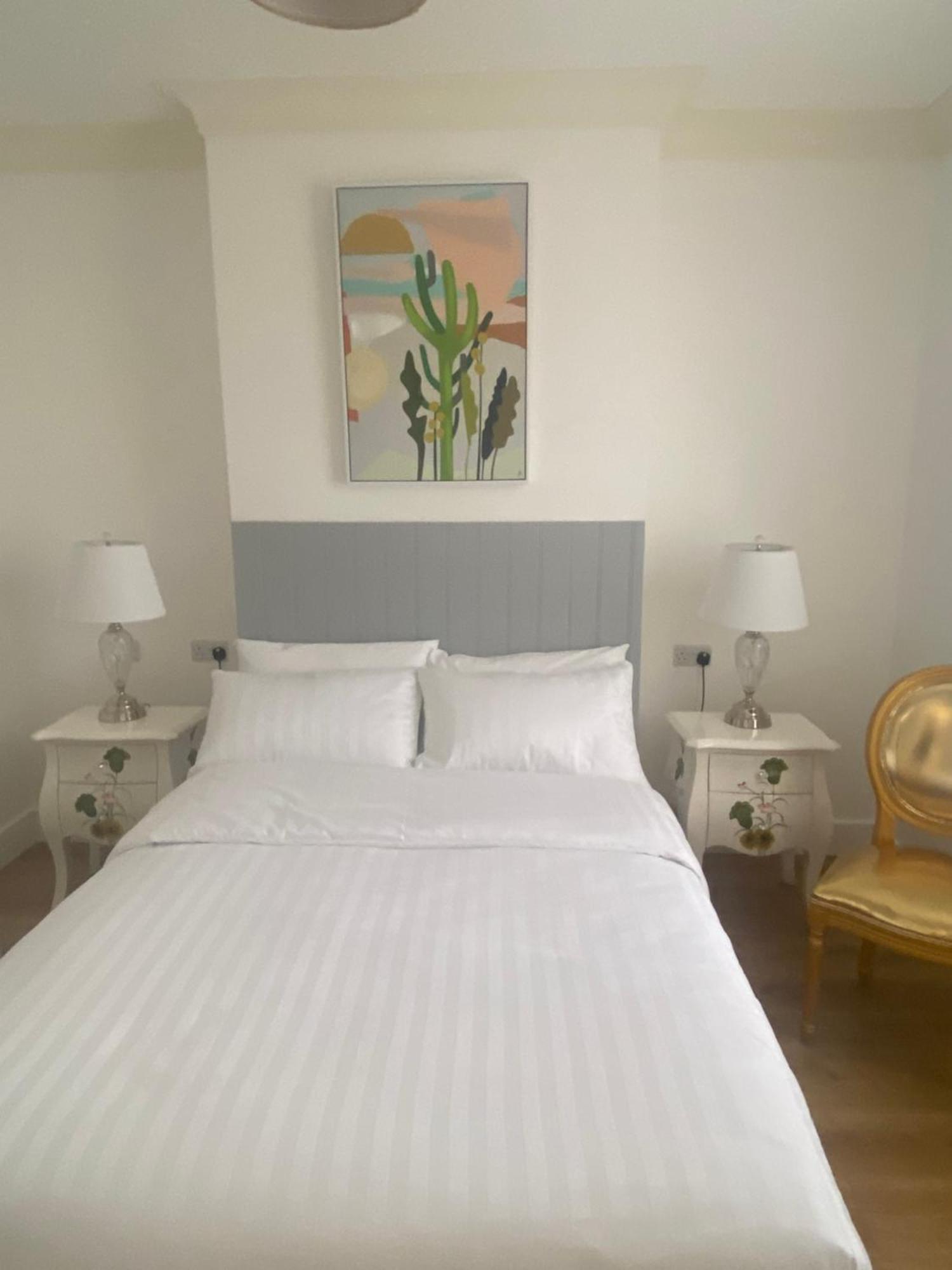 Racecourse View Hotel Листоуел Екстериор снимка