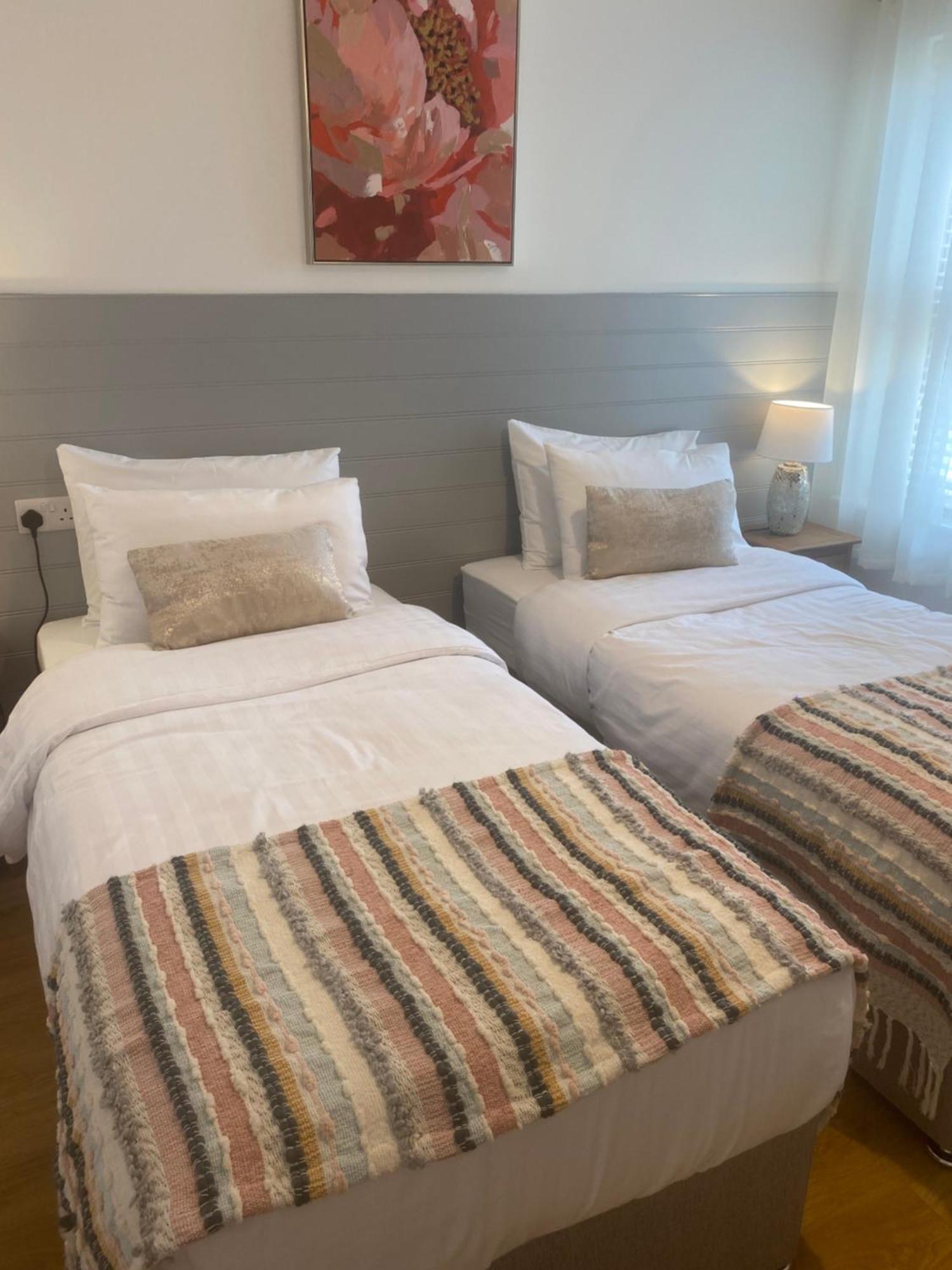 Racecourse View Hotel Листоуел Екстериор снимка